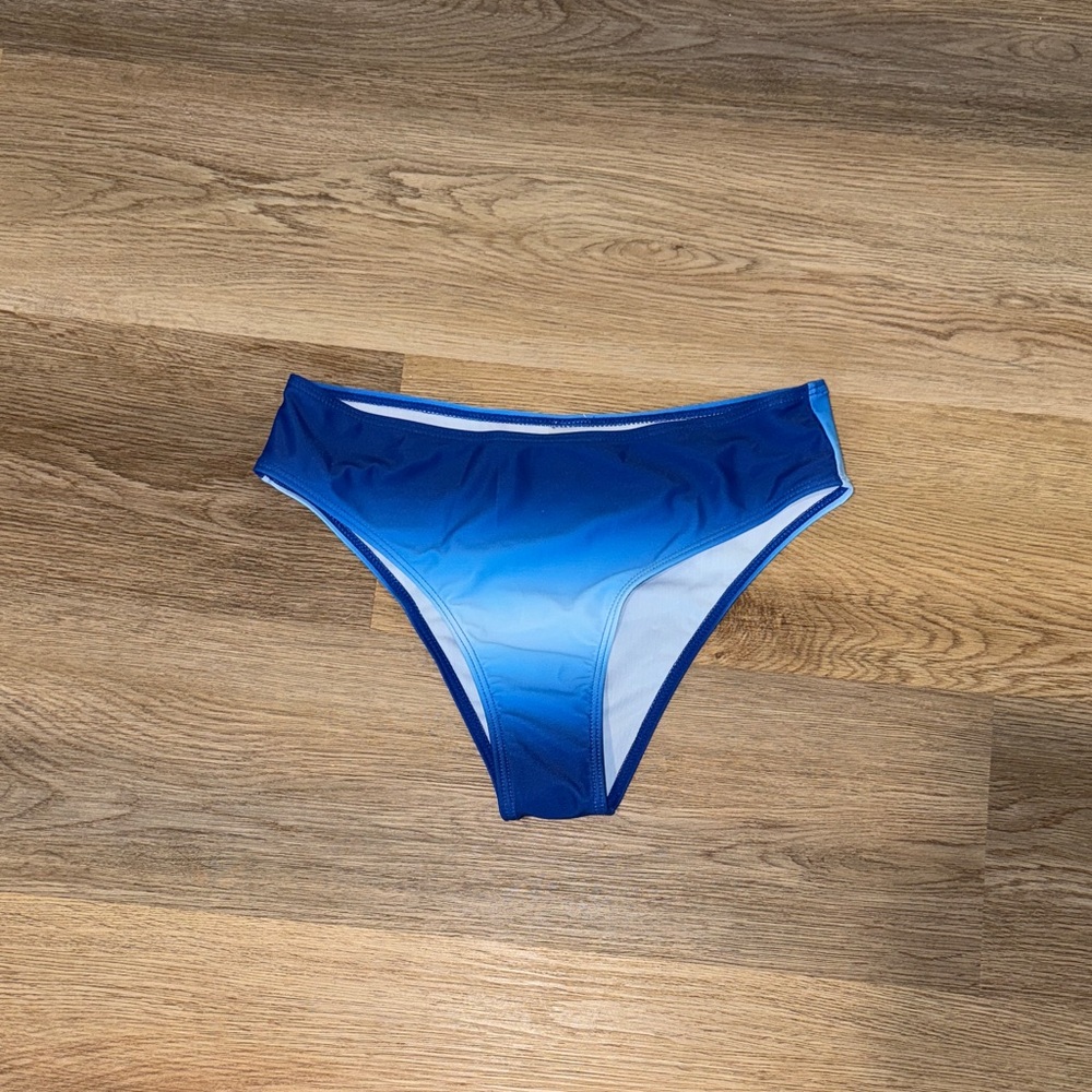 โ๏ธ3 for $12 LOWEST PRICE! NWOT (hygienic liner attached) blue ombrรฉ swim bottoms